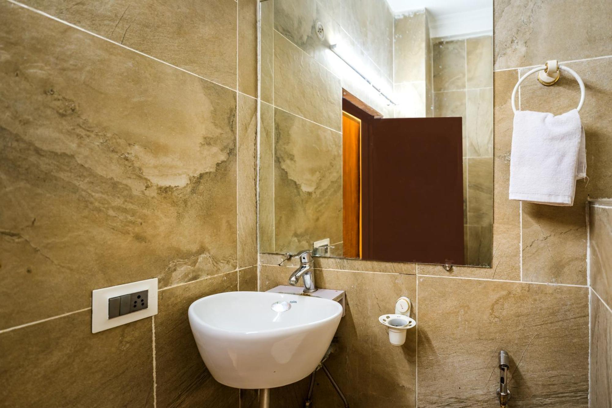 Tripli Hotels Silver Shine Varanasi Eksteriør bilde