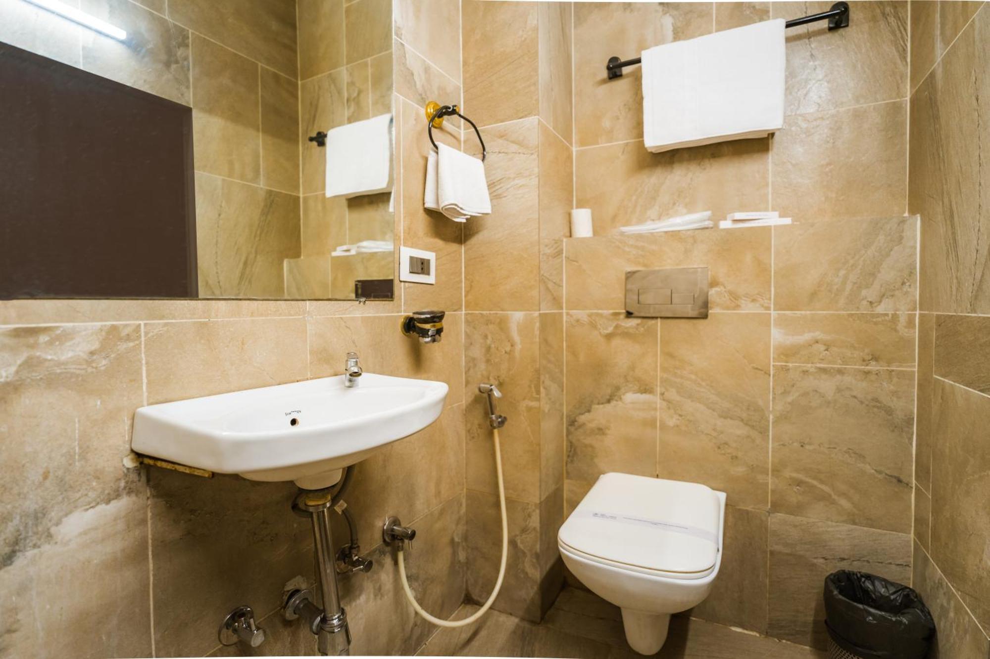 Tripli Hotels Silver Shine Varanasi Eksteriør bilde