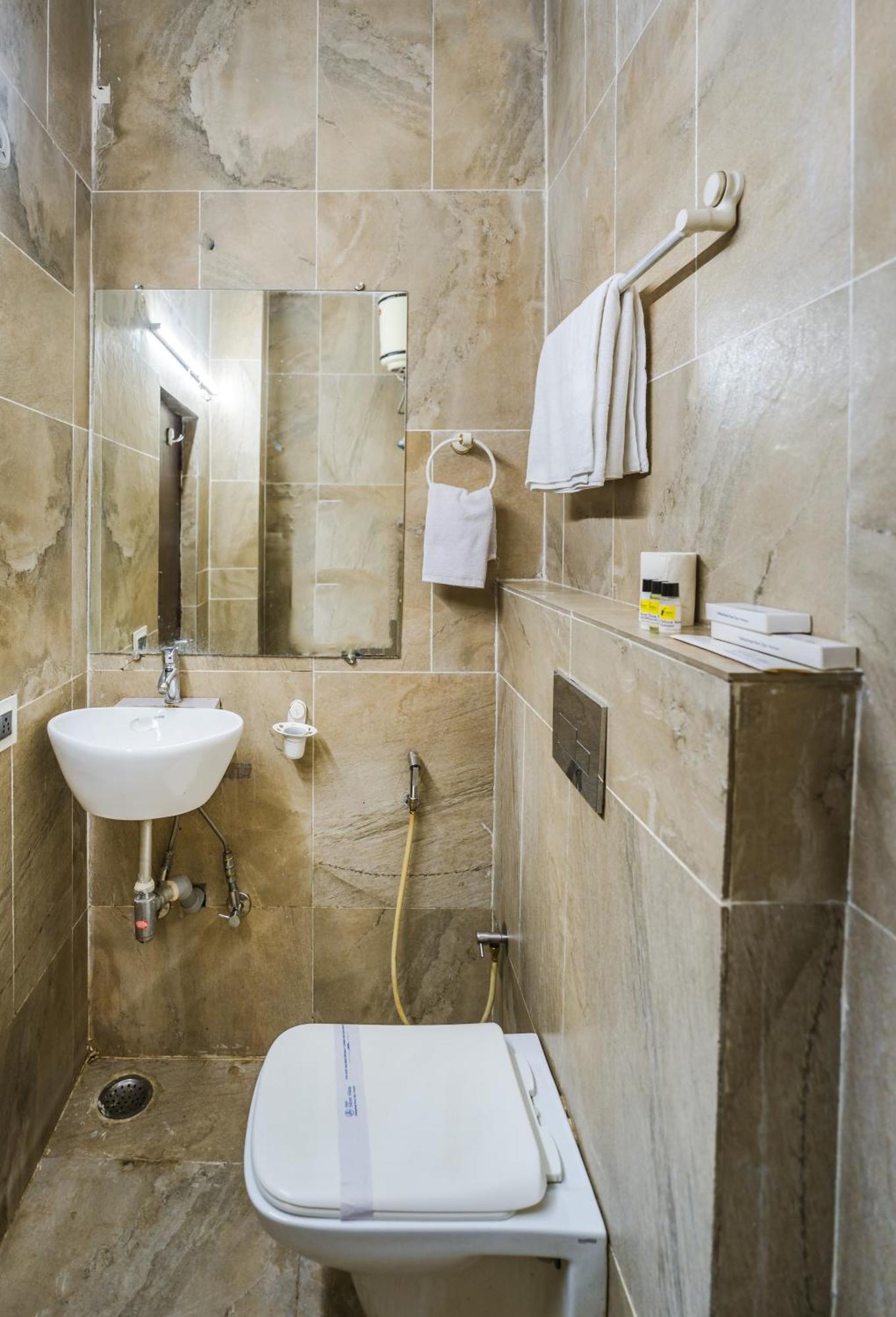 Tripli Hotels Silver Shine Varanasi Eksteriør bilde