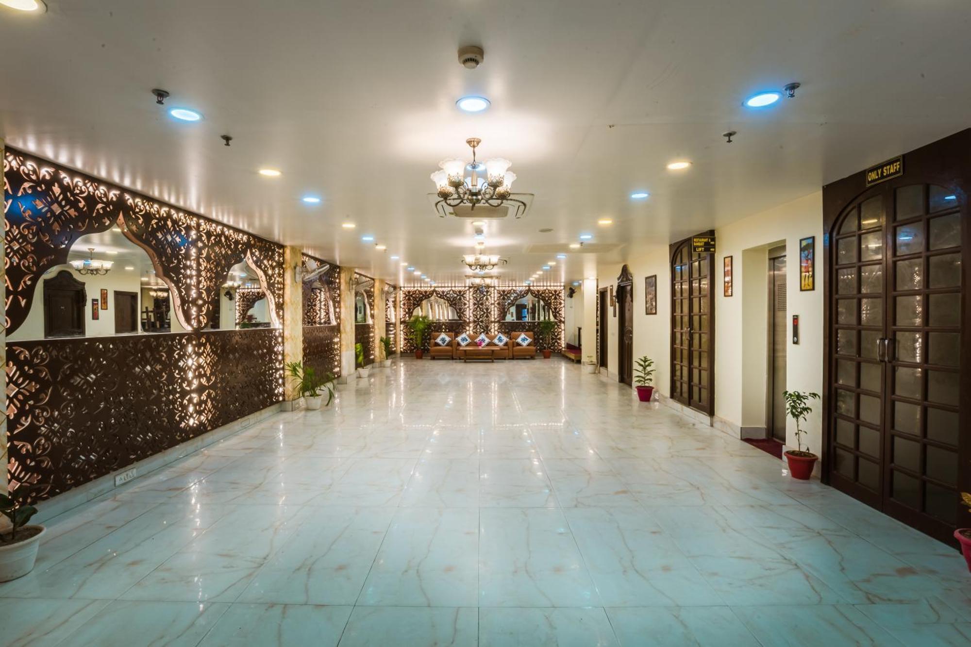 Tripli Hotels Silver Shine Varanasi Eksteriør bilde
